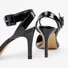 Shelvt Mustat lakatut pumput korkokengillä 1