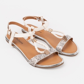 Valkoiset ja hopea -sandaalit kultaisilla koristeilla monivärinen 2