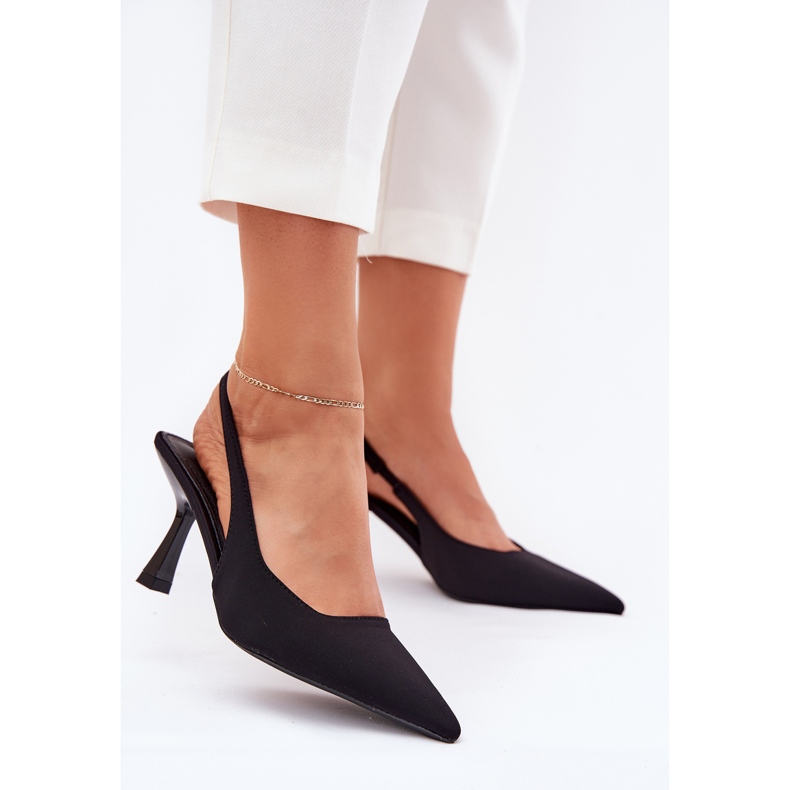 Naisten sandaalit mustalla nastalla 2