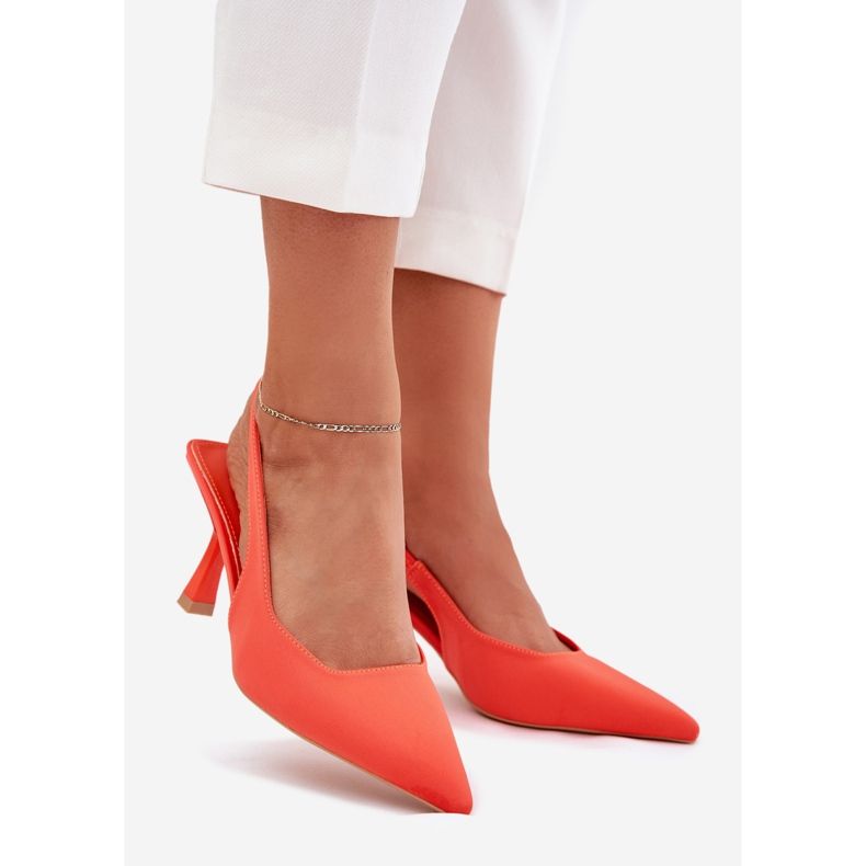 Naisten sandaalit oranssilla tapilla 1