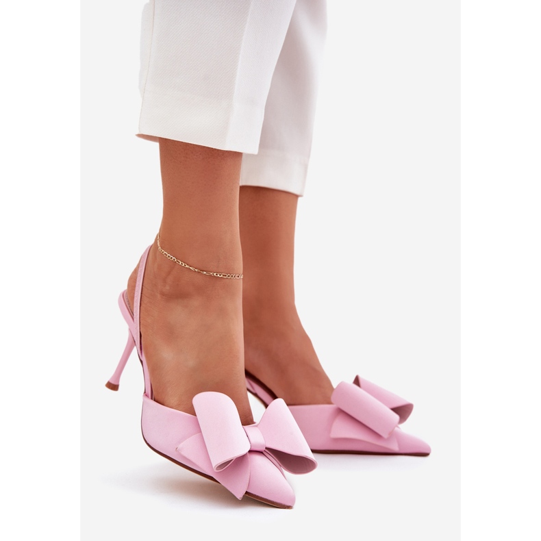 Korkokengät paljain korkokengät ja vaaleanpunainen jousi 1