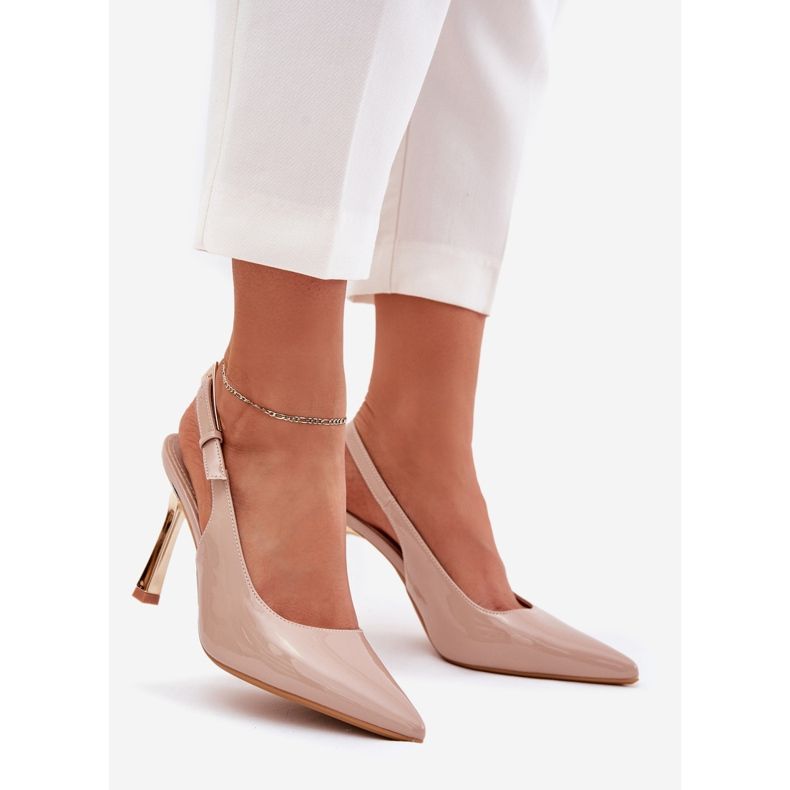 Maalattu korkokengät avoimella kantapäällä ja osoittanut varpaat beige 1