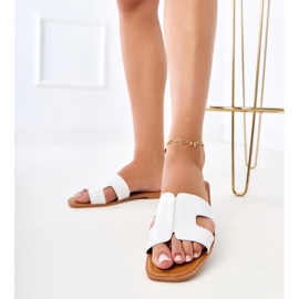 Valkoiset läpät tasaisella pohjalla puristamalla valkoinen 2