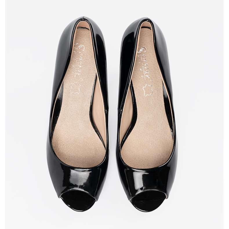 Seastar Mustat lakatut pumput paljain sormilla 1