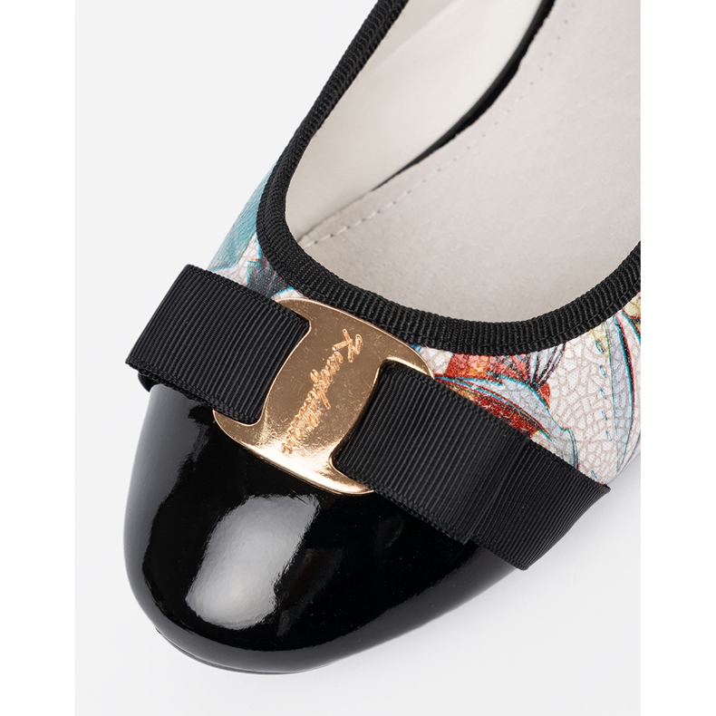 Goodin Mustat ja mustat balleriinit kukilla valkoinen 1