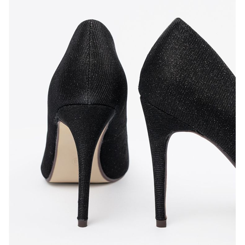 Seastar Mustat kimaltelevat pumput paljain sormilla 1