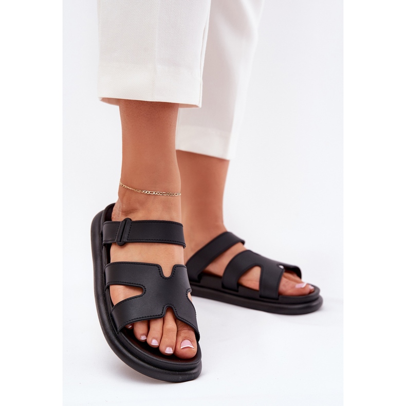 Naisten kumitossut mustalla vyöllä 2