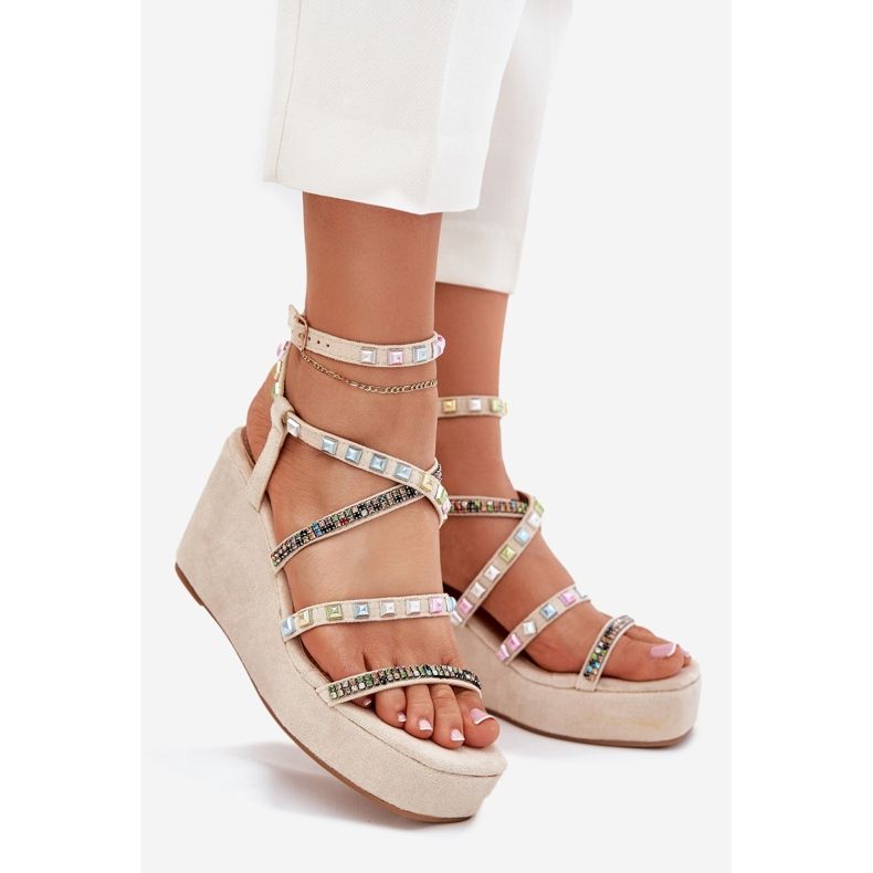 Naisten sandaalit kiilaa varten koristeella raidat beige 1