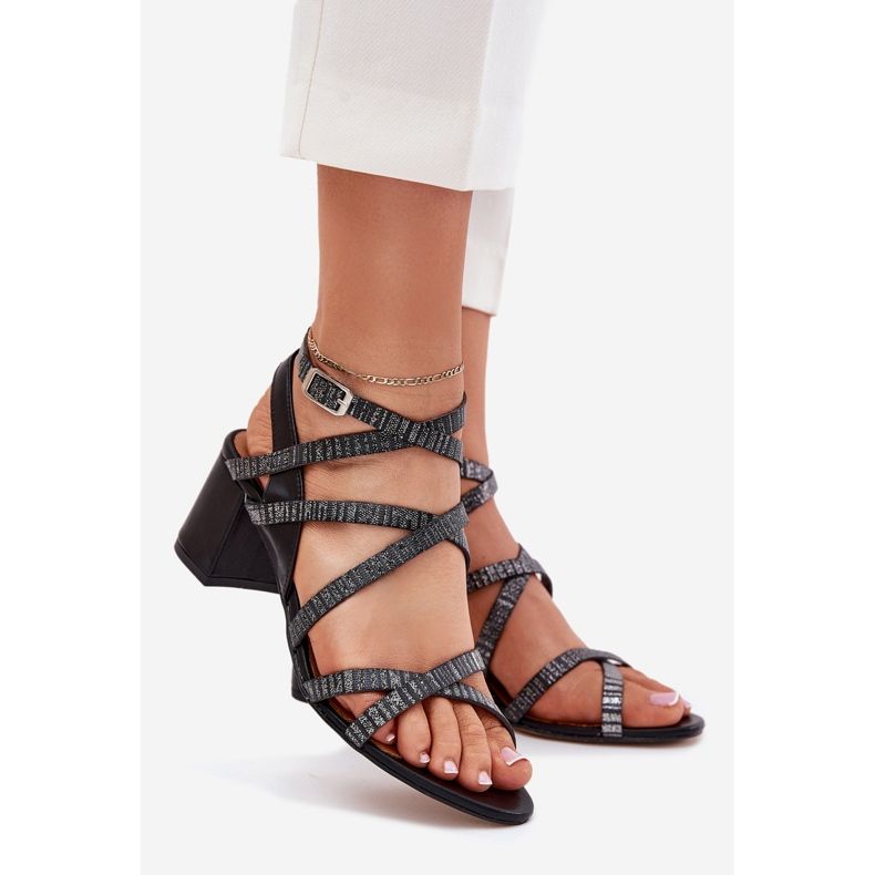 Naisten nahkaiset sandaalit raidoilla Maciejka Post 06969-01 Musta 1
