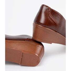 Klassiset ruskeat matalat kengät 1