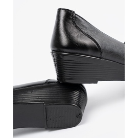 Naisten kengät käärmeen ihon tekstuurilla musta 1