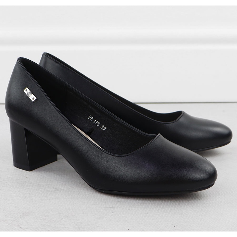 Pumput mustalla Sergio Leone PB178 -viestissä 2