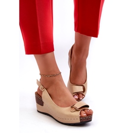 Naisten kevyet sandaalit mukavuuskengissä beige kiila 3