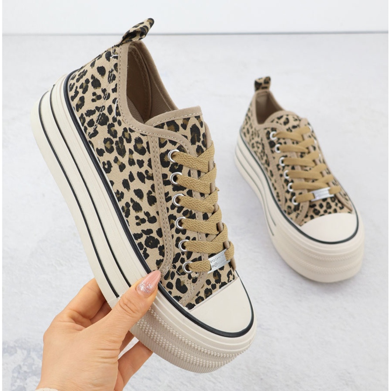 Matalat lenkkarit leopardalustalla beige News 9157 1