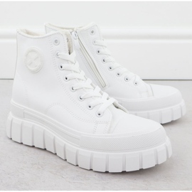 News Korkeat lenkkarit, jotka on eristetty valkoisella uutisalustalla 9152 valkoinen 2