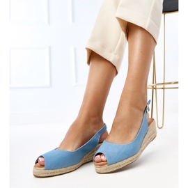 Sininen espadriilisandaalit Nevarzin kiilassa 2