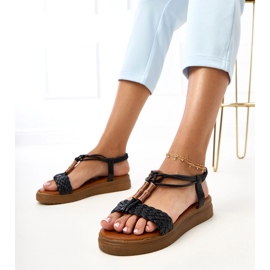 Mustat sandaalit, joissa on punottu kerya -vyö 1