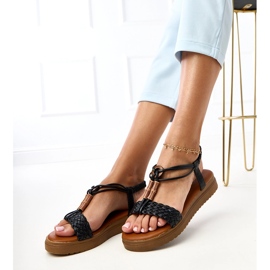 Mustat sandaalit, joissa on punottu kerya -vyö 2