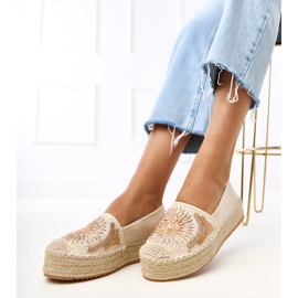 Beige Espadrilles, kirjonta Lorin -alustalla 2