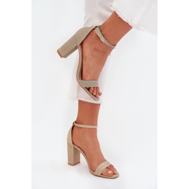 Boto Kiiltävät naisten sandaalit Golden Kavinina Postissa kultainen 2