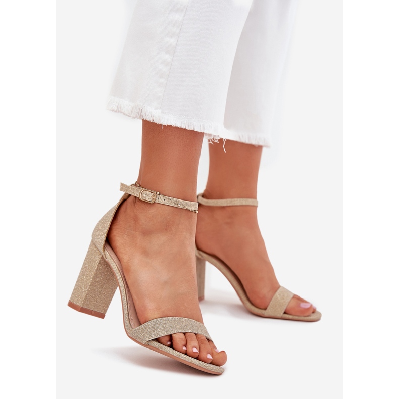 Boto Kiiltävät naisten sandaalit Golden Kavinina Postissa kultainen 1