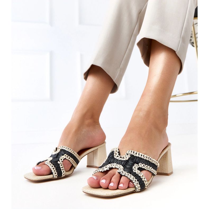 Musta virkkausläppärahat Samita -postissa 1