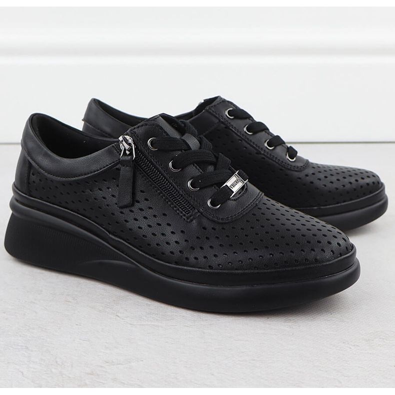 Naisten nahkakengät rei'itetty kiilaihin musta Vinceza 79565 2