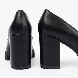 Shelvt Musta leioja postilla, jossa on ansaan pohja 2