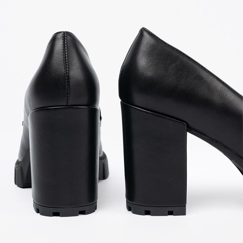 Shelvt Musta leioja postilla, jossa on ansaan pohja 2