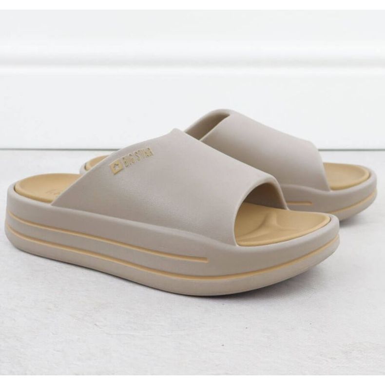 SS274424 INT2152A: n Big Star -alustan tohvelit 2