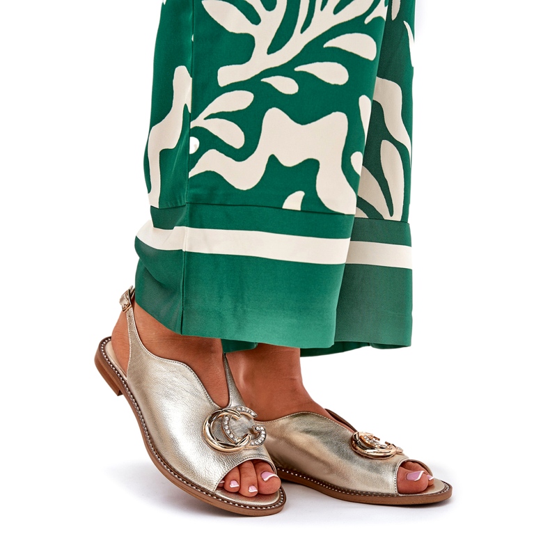 Litteät nahkaiset sandaalit, joissa koristeet Laura Messi 2865 Zlotys kultainen 1