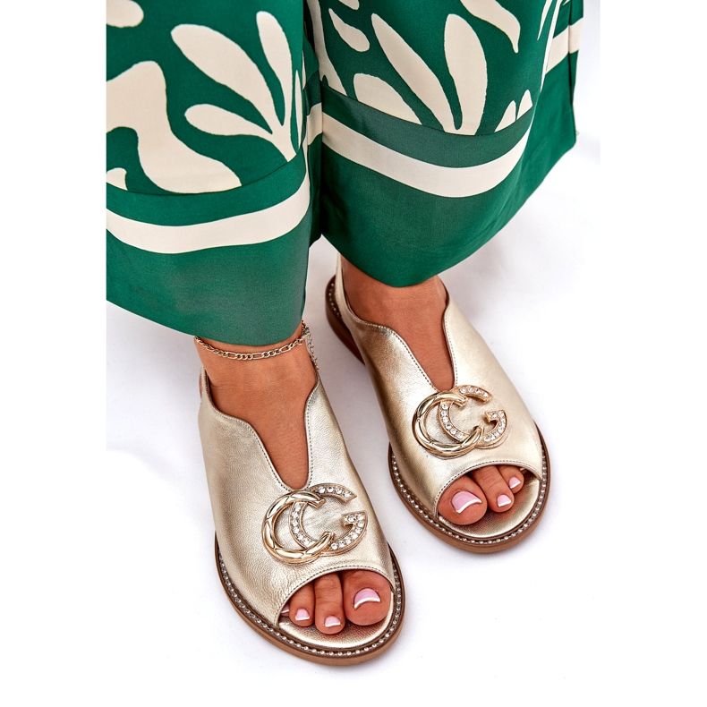 Litteät nahkaiset sandaalit, joissa koristeet Laura Messi 2865 Zlotys kultainen 3