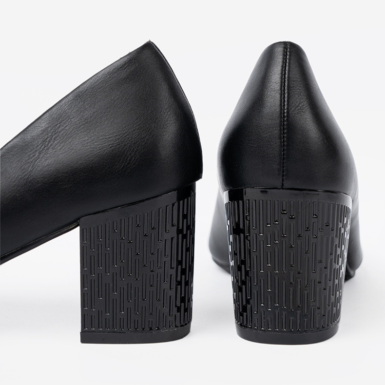 Goodin Mustat pumput näyttävällä viestillä 1