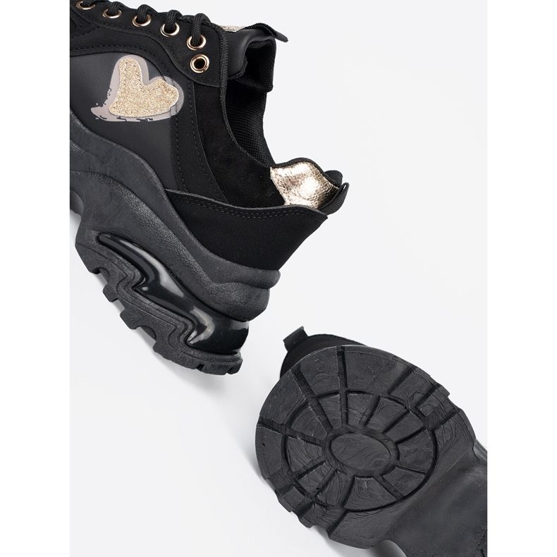 Shelvt Mustat lenkkarit koristeellisella kultaisella sydämellä 1