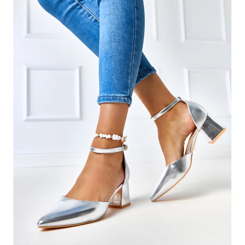 Postin hopeapumput kiinnitetty keriskuutioilla 2