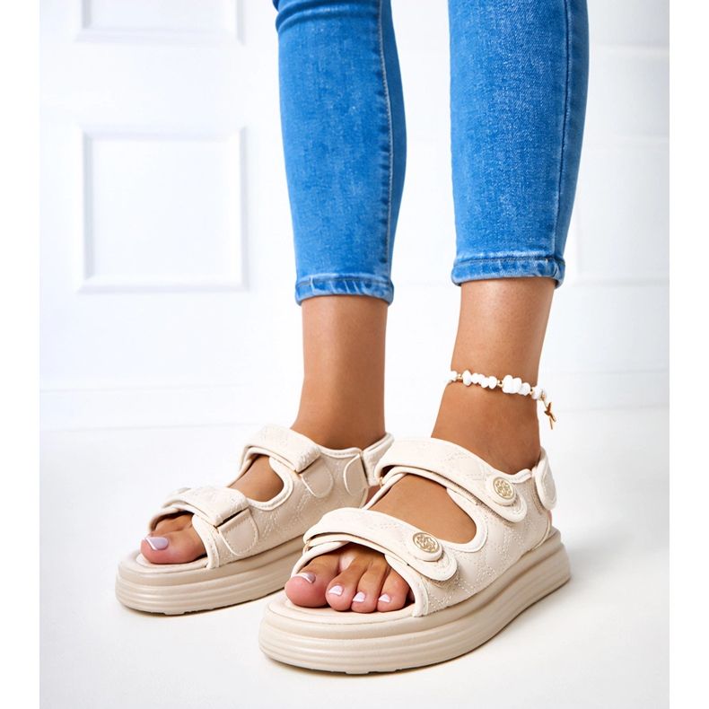 Beige -sandaalit, joissa on säädettävät partavyöt 1 Beige -sandaalit, joissa on säädettävät partavyöt 1