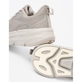 Shelvt Mukavat harmaat urheilukengät, joissa on verkkorakenne McArthur 2