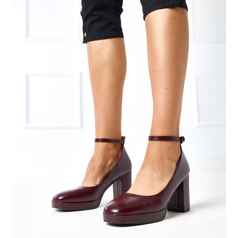 Burgundin pumput lakattu massiivisella batuma -postilla punainen 1