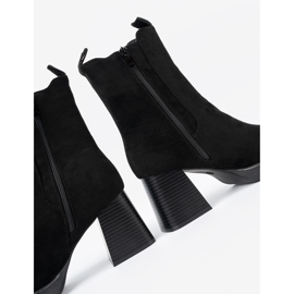 Shelvt Tyylikkät saappaat postitse joustavilla inserteillä musta 2