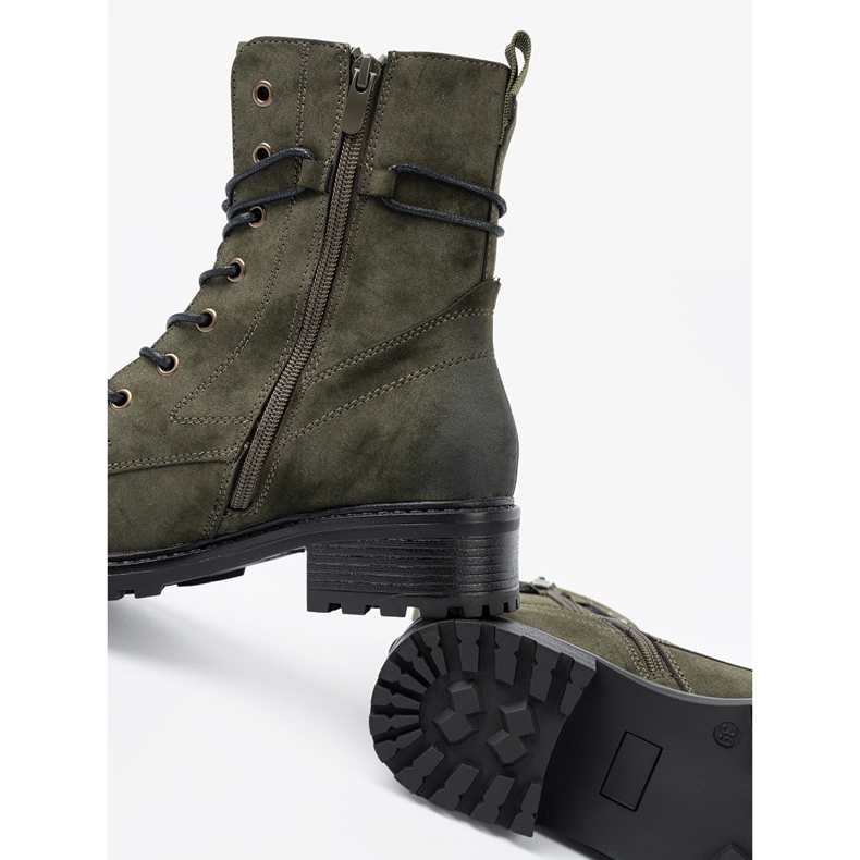 Shelvt Pitsi -tummanvihreät työntekijät, joilla on varjostava vaikutus nenään 1