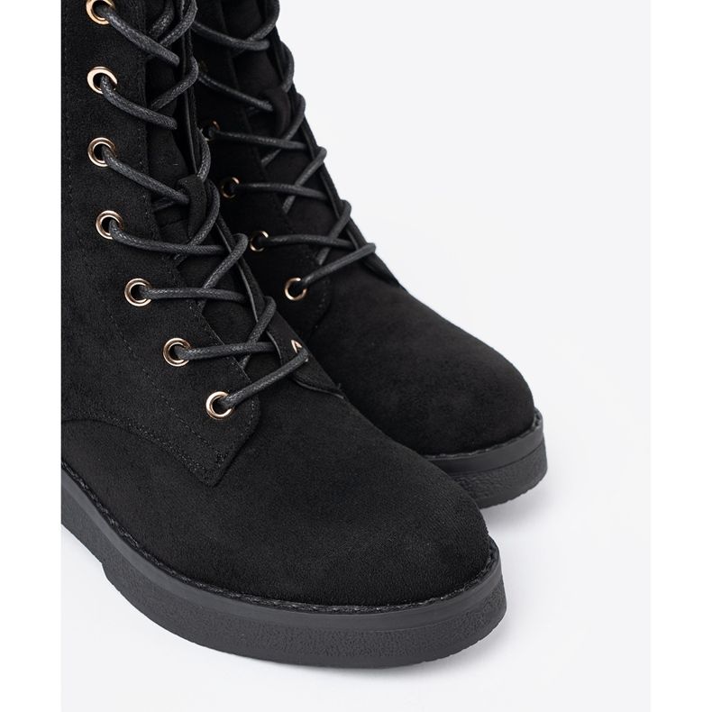 Shelvt Mukavat mustat työntekijät tasaisella pohjalla 1