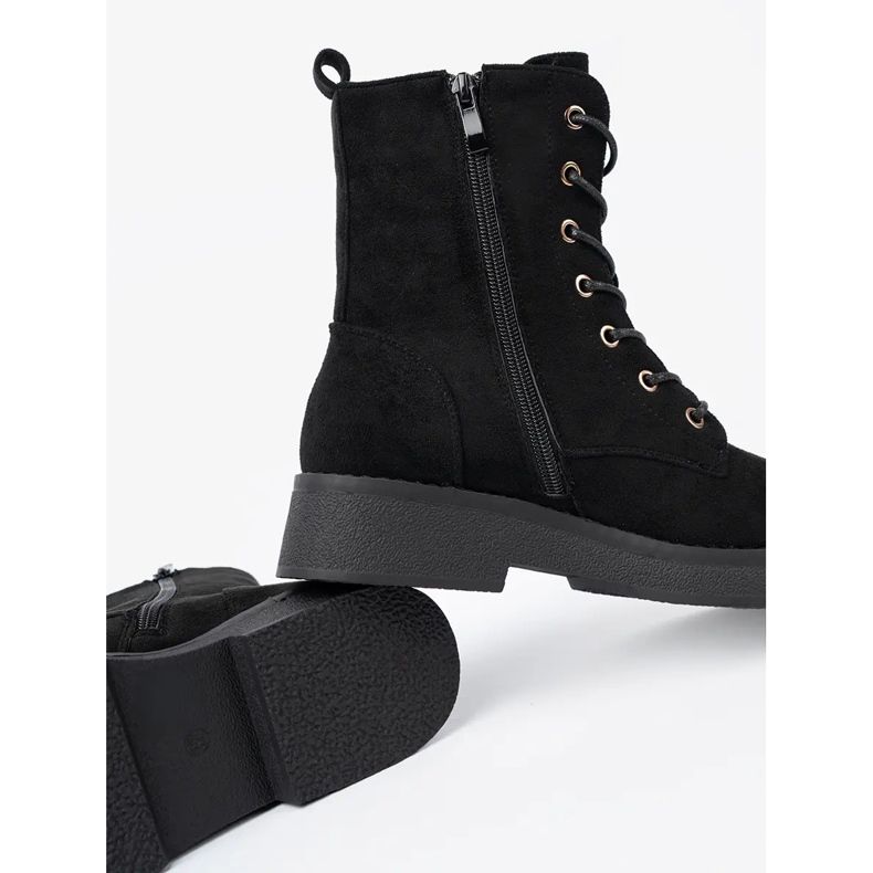 Shelvt Mukavat mustat työntekijät tasaisella pohjalla 2