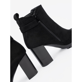 Shelvt Postin mustat saappaat koristeellisella puristimella 1