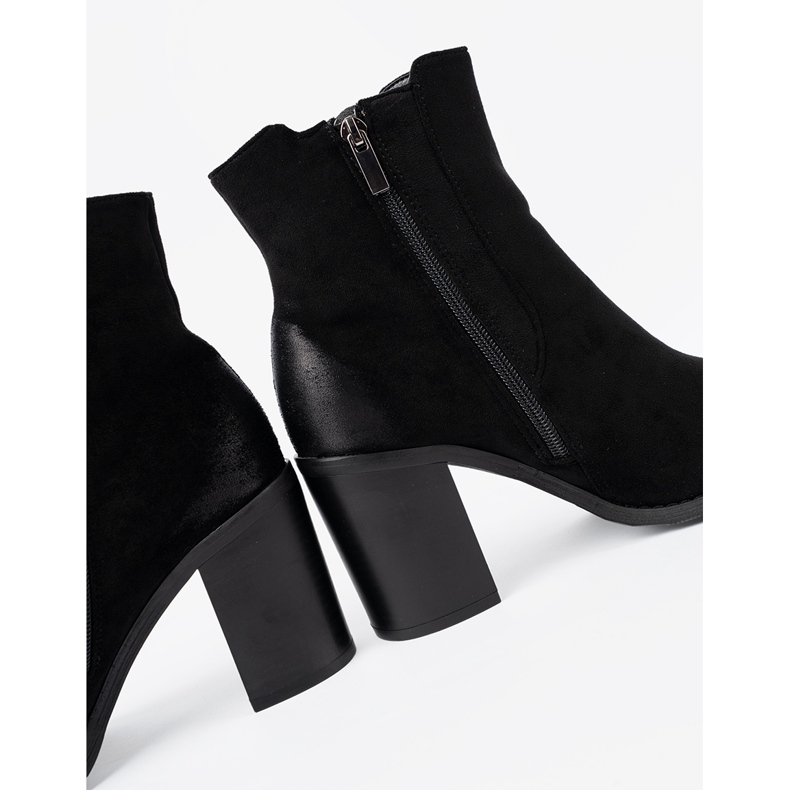 Shelvt Musta mokkanahka saappaat korkealla pylväällä eristettynä 1