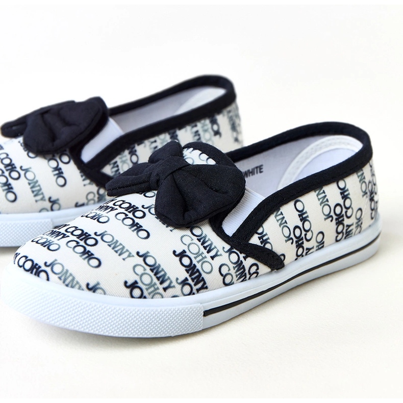 Valkoisten lasten lenkkarit, joissa on missi valkoinen 1