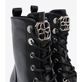 Shelvt Mustat nauhoitetut pussit, joissa on metallikoriste 1