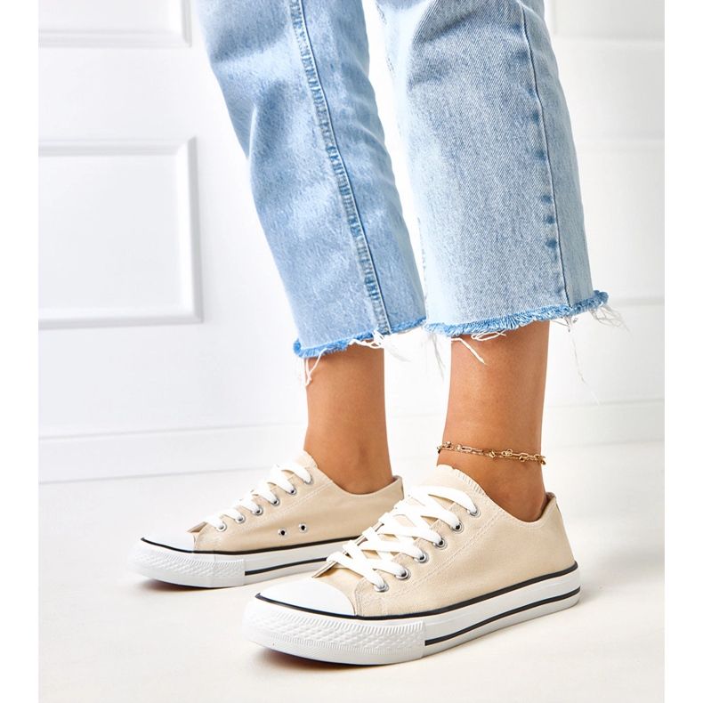 Beige klassinen naisten Zurhat -lenkkarit 1