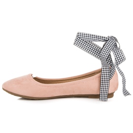 Ch. Creation Mokkabaleriinat nauhalla vaaleanpunainen 1 Ch. Creation Mokkabaleriinat nauhalla vaaleanpunainen 1