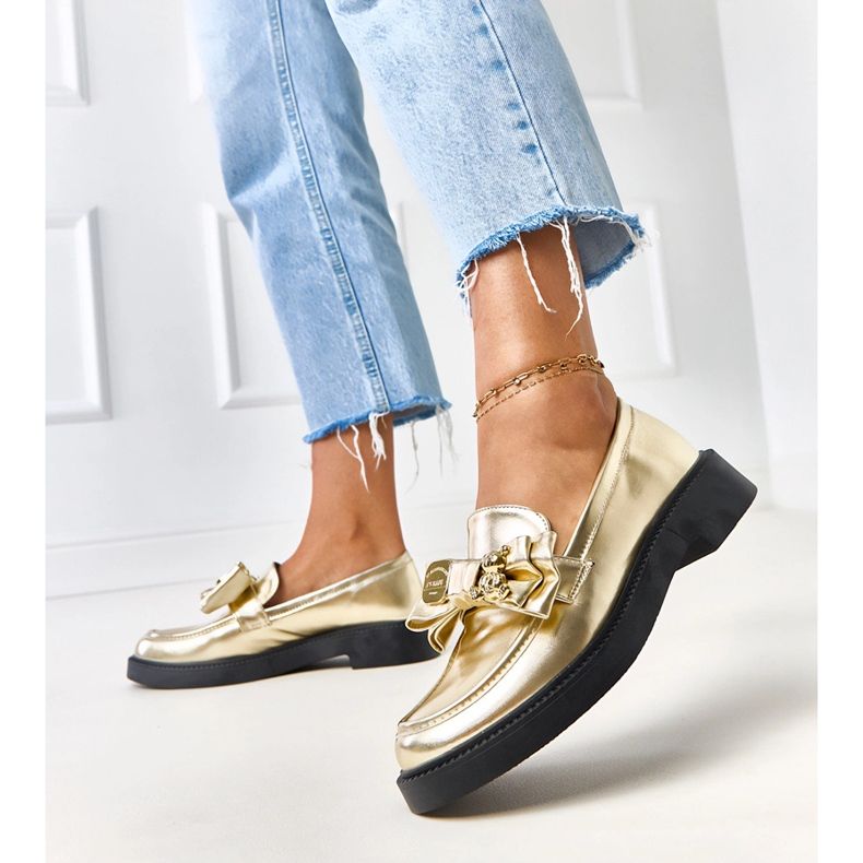 Kultaiset leipät keula- ja teriwa -nallekarhulla kultainen 2