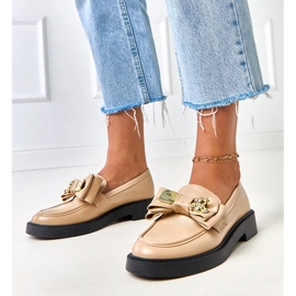 Beige -leipomot keula- ja teriwa -karhulla 1